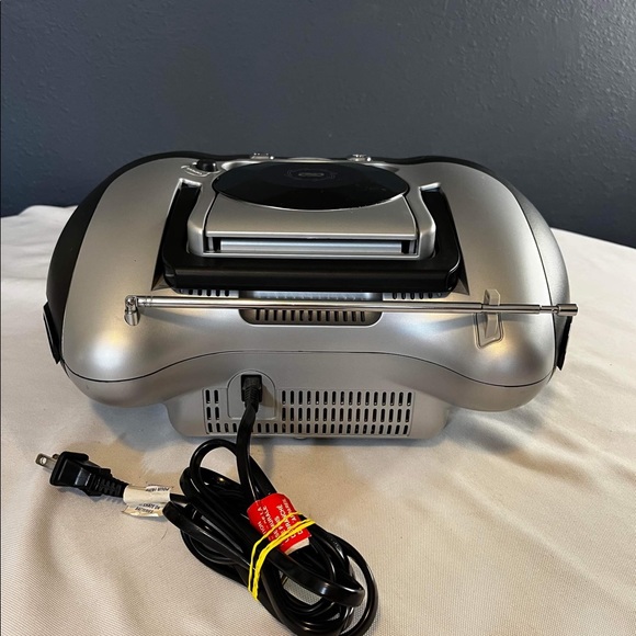 RCA RCD148 CD Player - Picture 5 of 7